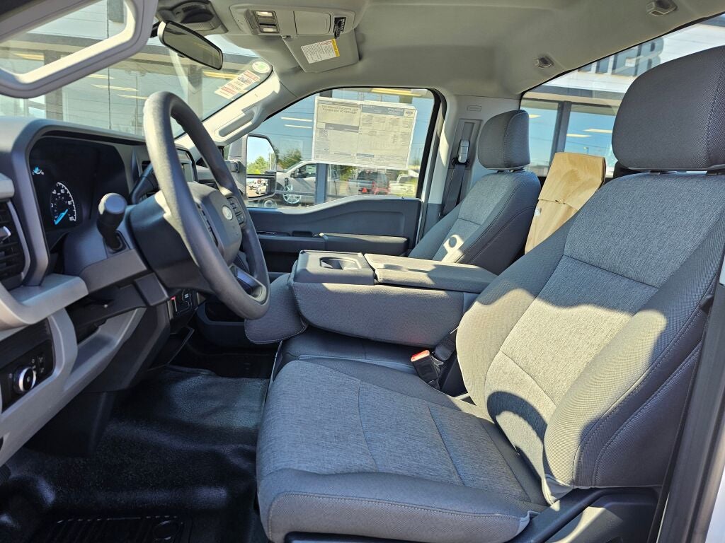 2025 Ford F-600SD F SERIES