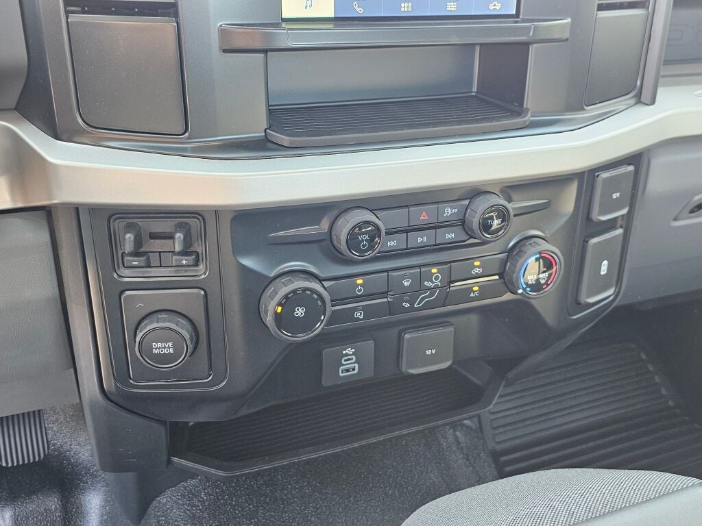 2025 Ford F-600SD F SERIES