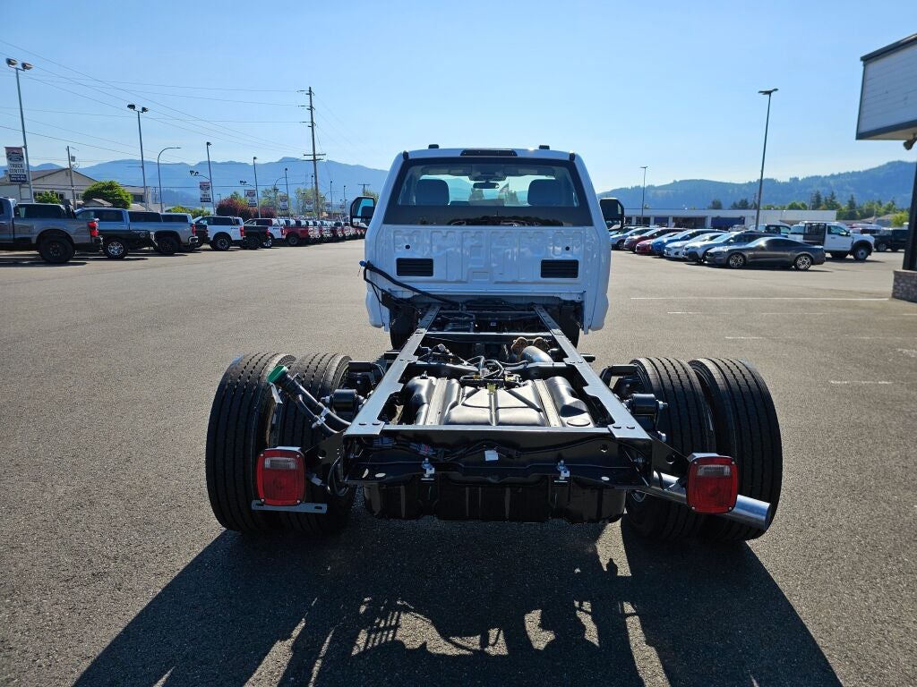 2025 Ford F-600SD F SERIES