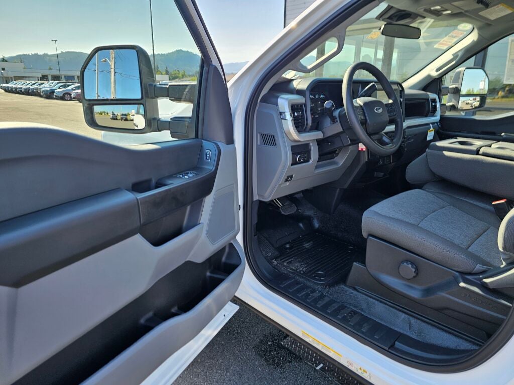 2025 Ford F-600SD F SERIES