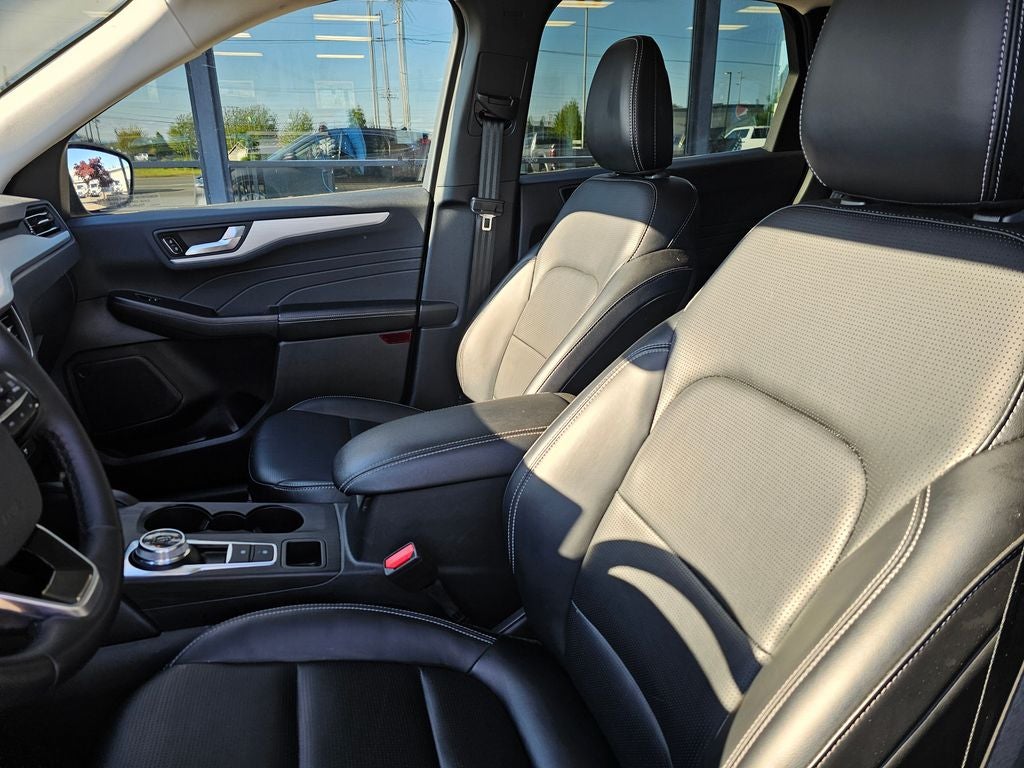 2025 Ford Escape Platinum