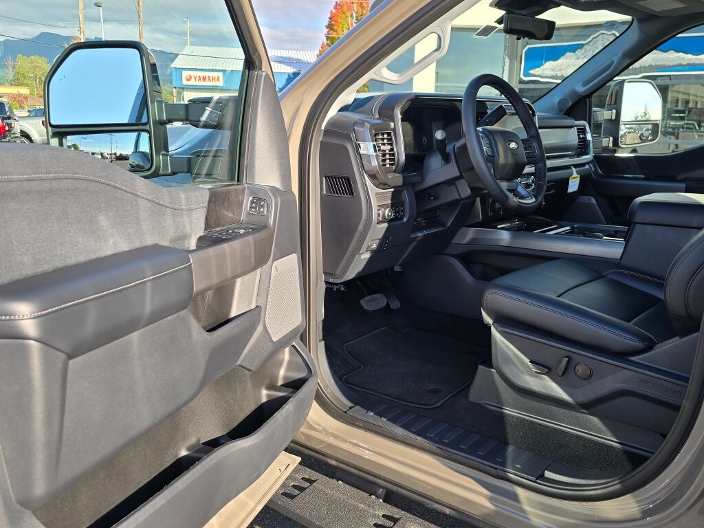 2027 Ford Super Duty F-350® Lariat®