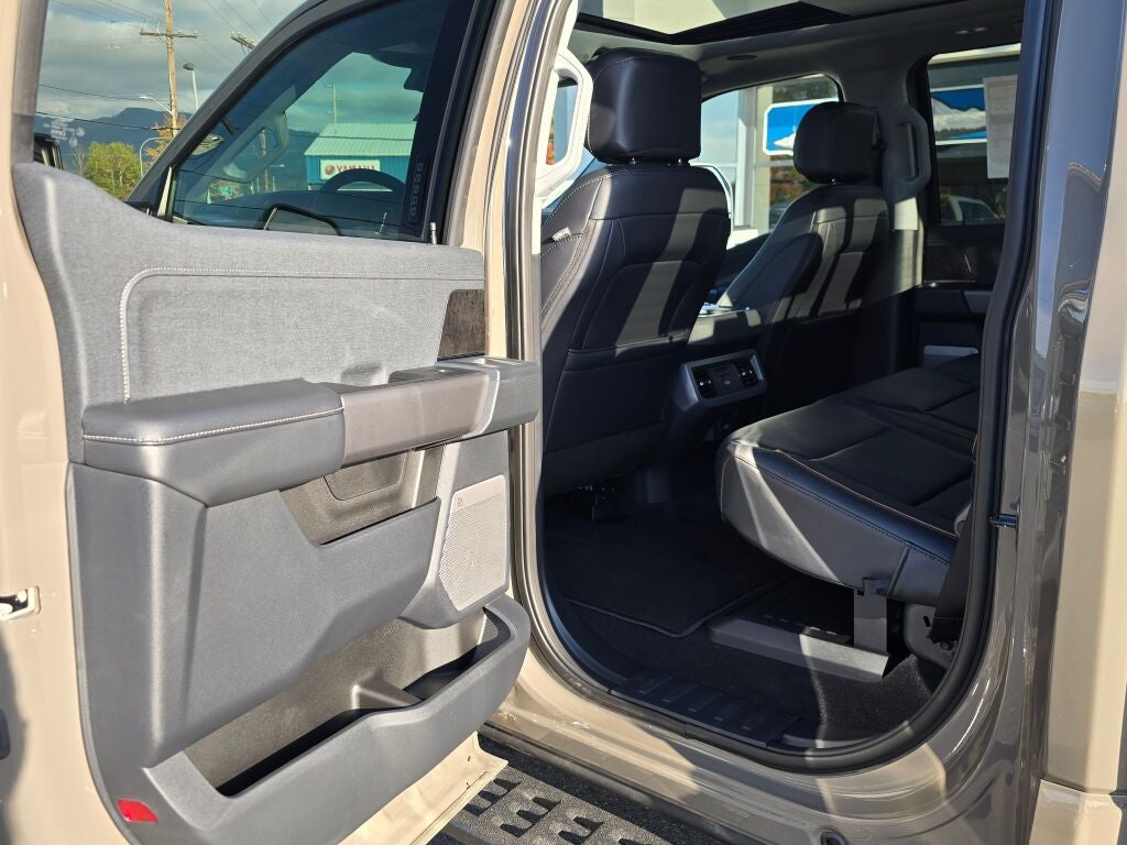 2027 Ford Super Duty F-350® Lariat®