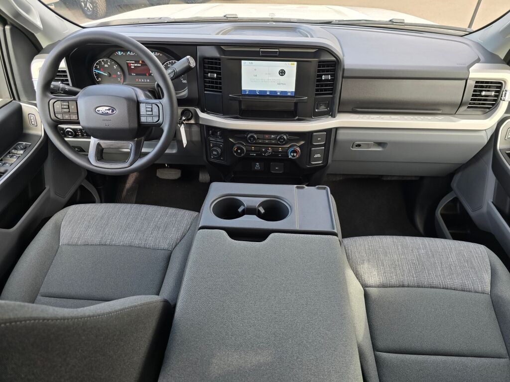 2027 Ford Super Duty F-350® XLT
