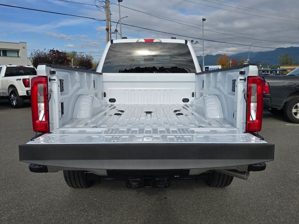 2027 Ford Super Duty F-350® XLT