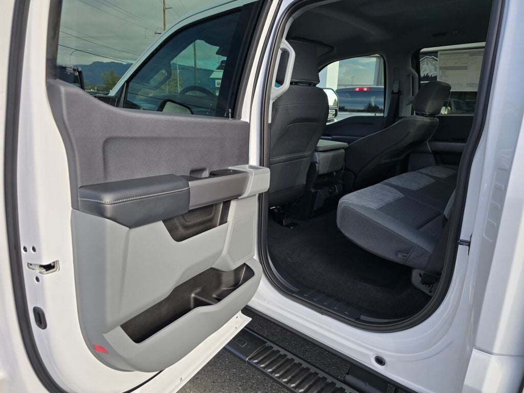 2027 Ford Super Duty F-350® XLT
