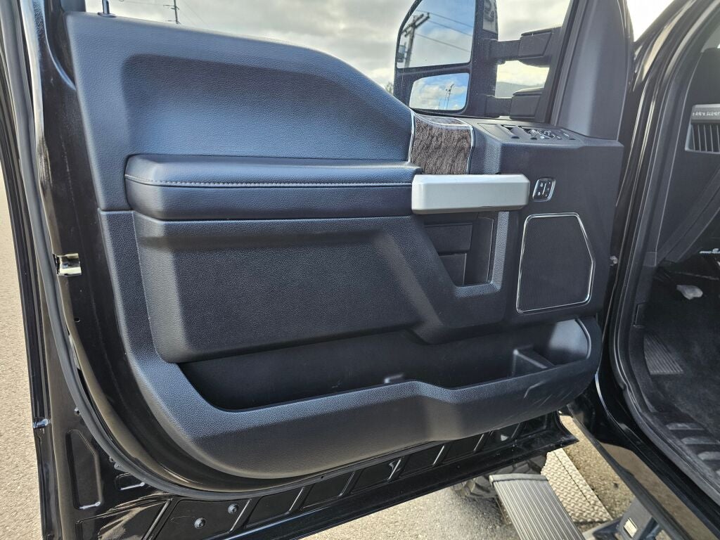 2017 Ford F-350SD Lariat