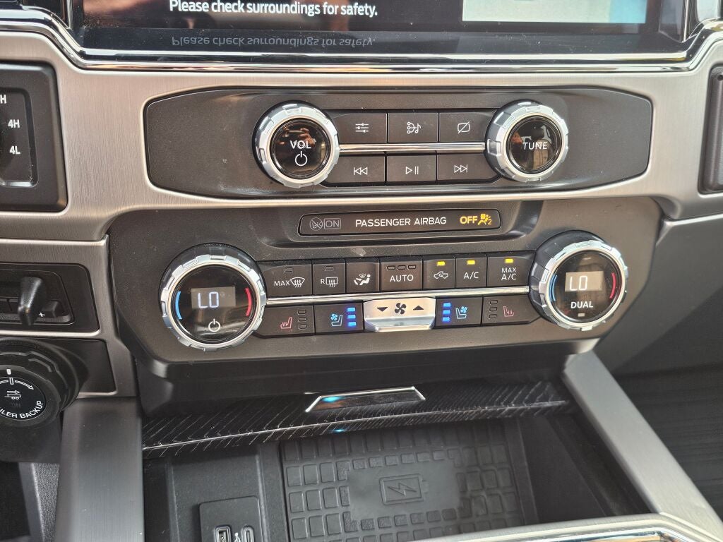 2022 Ford F-450SD Platinum