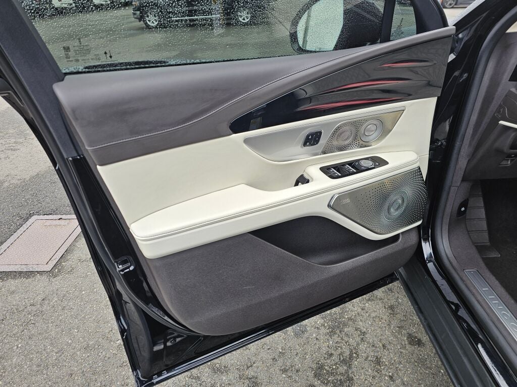 2025 Lincoln Nautilus Black Label