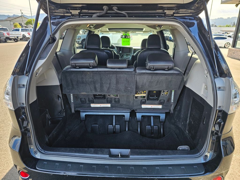 2015 Toyota Sienna SE 8 Passenger