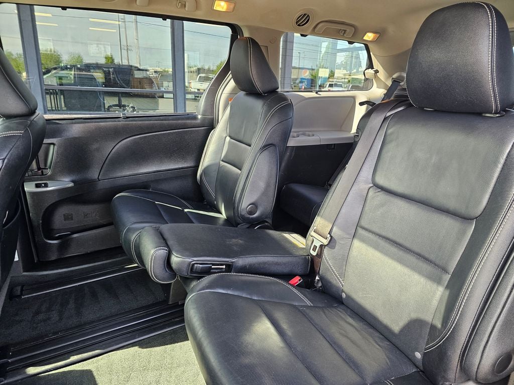 2015 Toyota Sienna SE 8 Passenger