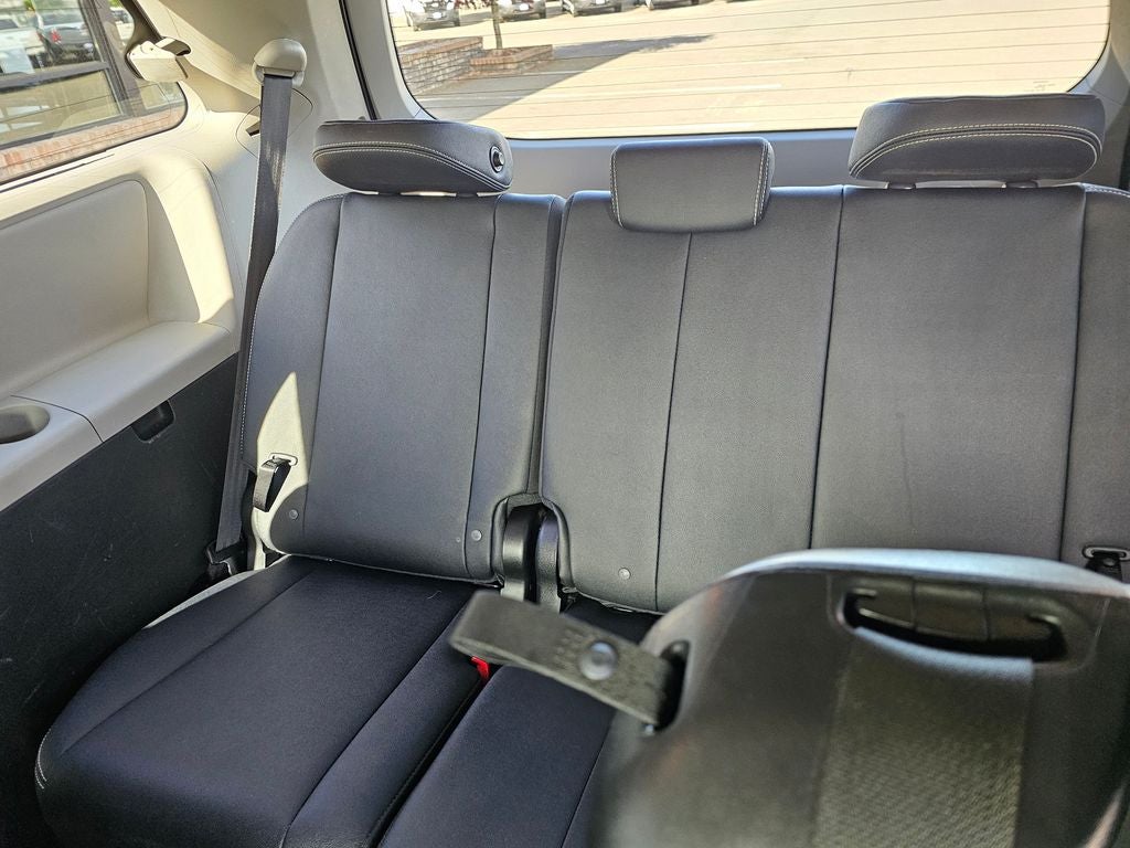 2015 Toyota Sienna SE 8 Passenger