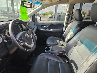 2015 Toyota Sienna SE 8 Passenger