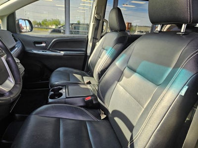 2015 Toyota Sienna SE 8 Passenger