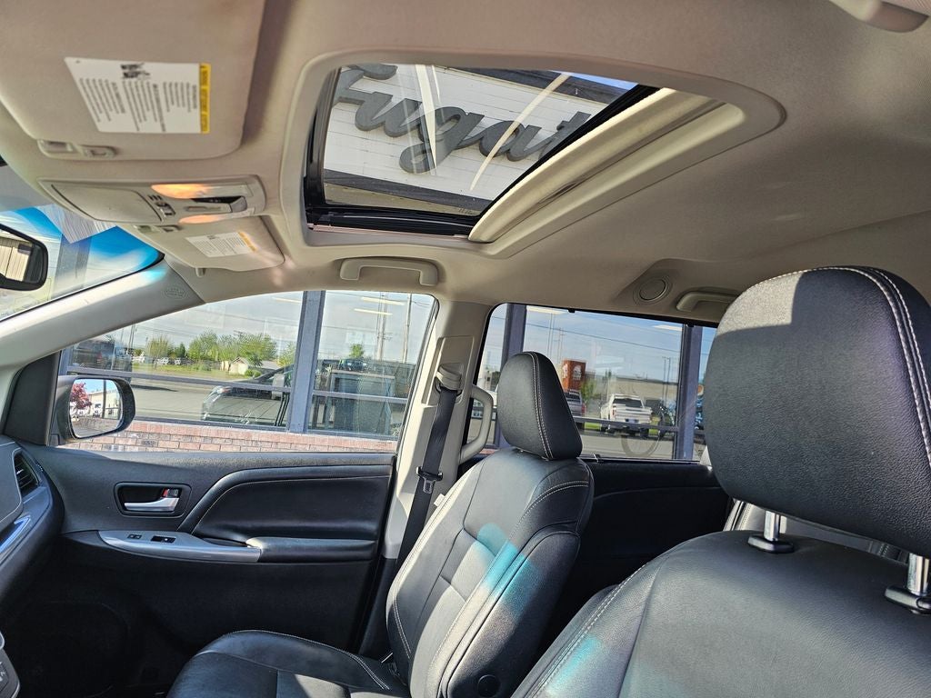 2015 Toyota Sienna SE 8 Passenger