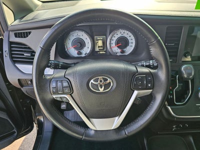 2015 Toyota Sienna SE 8 Passenger