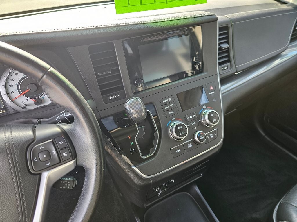 2015 Toyota Sienna SE 8 Passenger