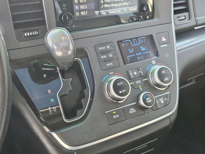 2015 Toyota Sienna SE 8 Passenger