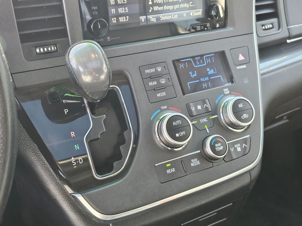 2015 Toyota Sienna SE 8 Passenger