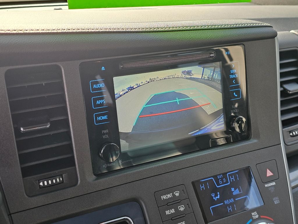 2015 Toyota Sienna SE 8 Passenger