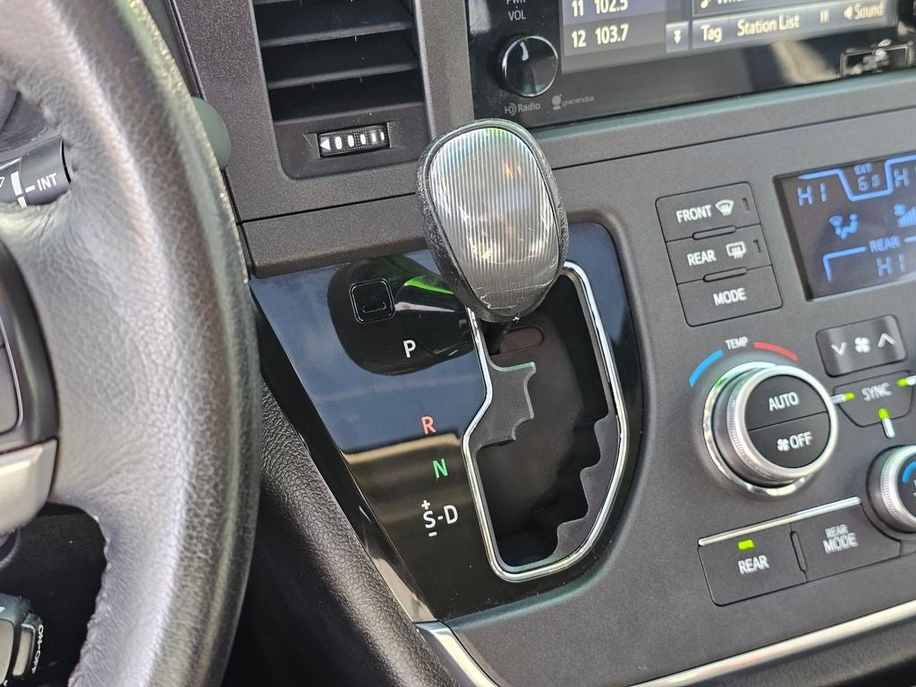 2015 Toyota Sienna SE 8 Passenger