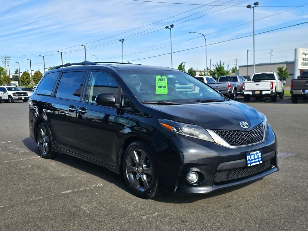 2015 Toyota Sienna SE 8 Passenger
