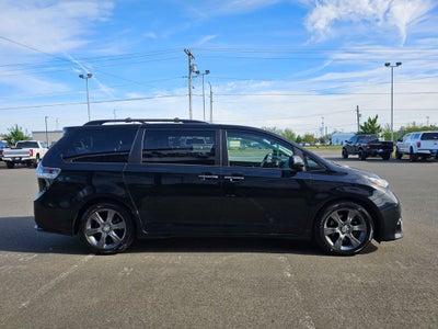 2015 Toyota Sienna SE 8 Passenger