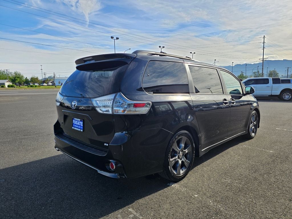 2015 Toyota Sienna SE 8 Passenger