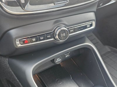 2021 Volvo XC40 Momentum