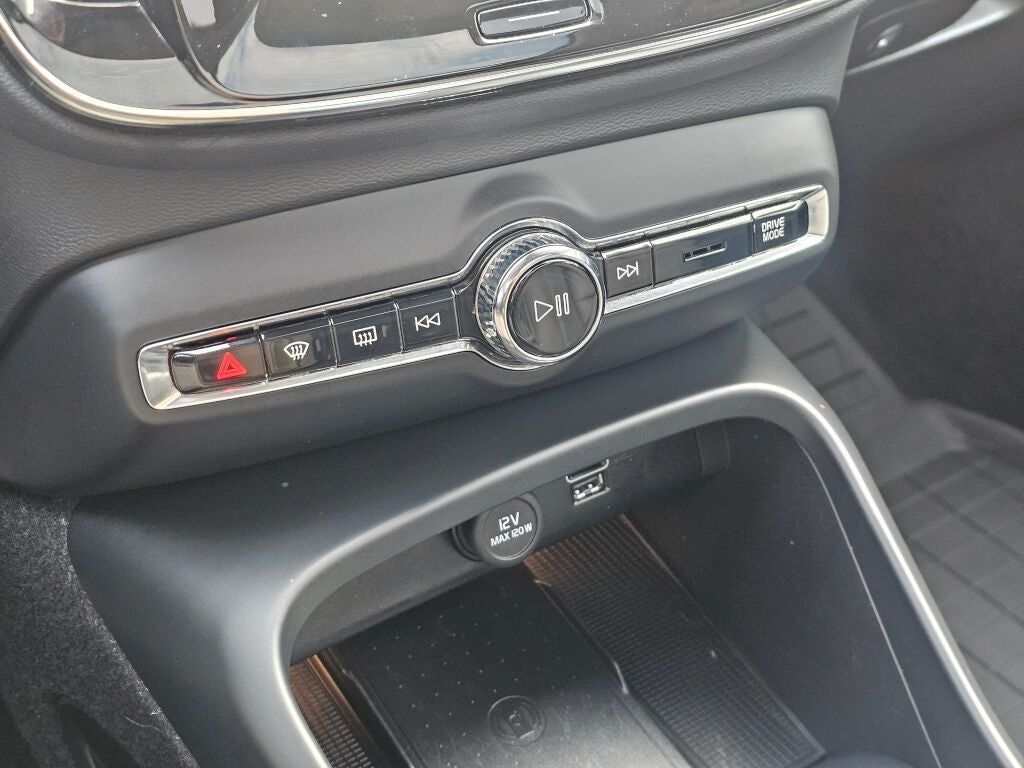 2021 Volvo XC40 Momentum