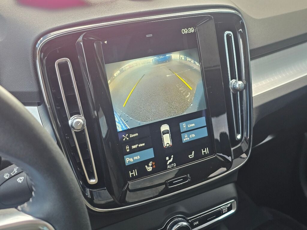 2021 Volvo XC40 Momentum