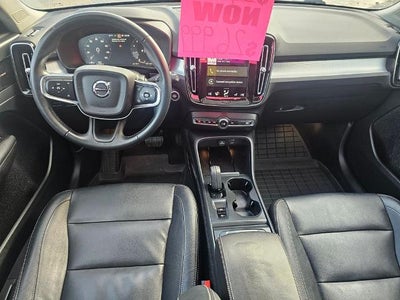2021 Volvo XC40 Momentum