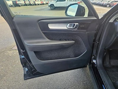 2021 Volvo XC40 Momentum