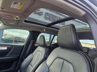 2021 Volvo XC40 Momentum