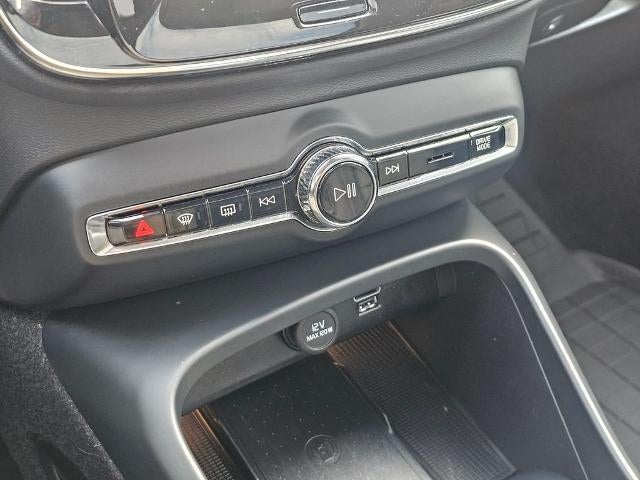 2021 Volvo XC40 Momentum