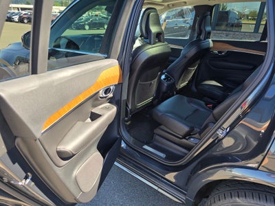 2021 Volvo XC90 T6 Momentum
