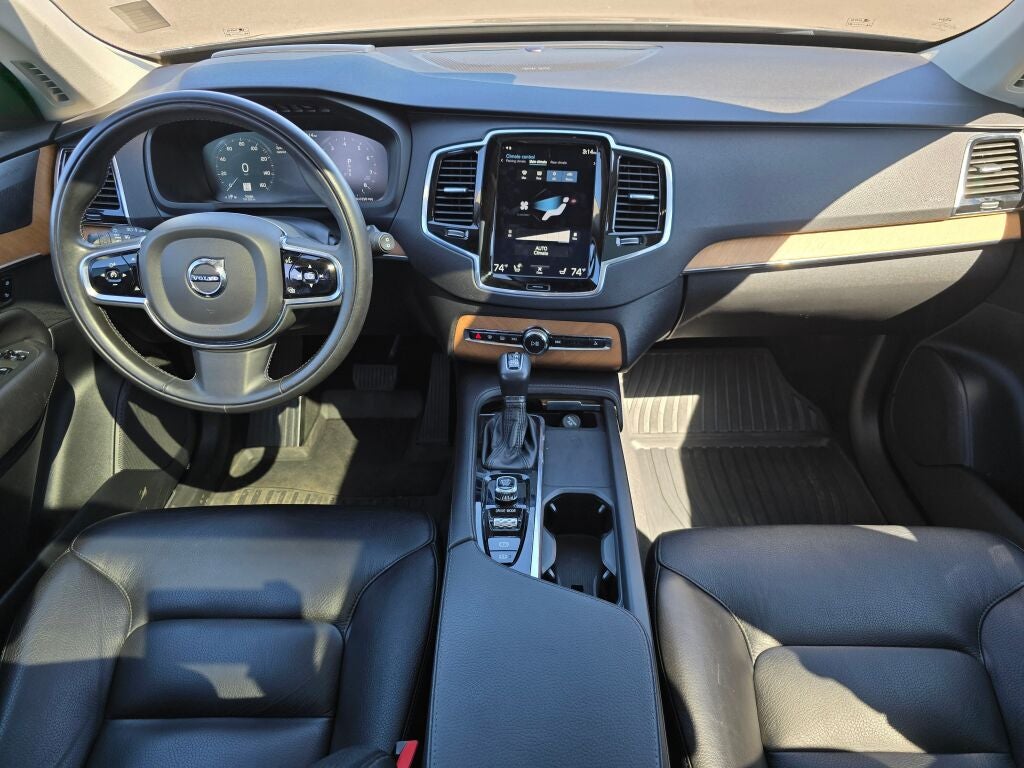 2021 Volvo XC90 T6 Momentum